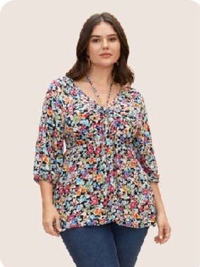 BloomChic Women’s Black Colored Floral V-Neck Tie Knot Top EUC Size 18-20